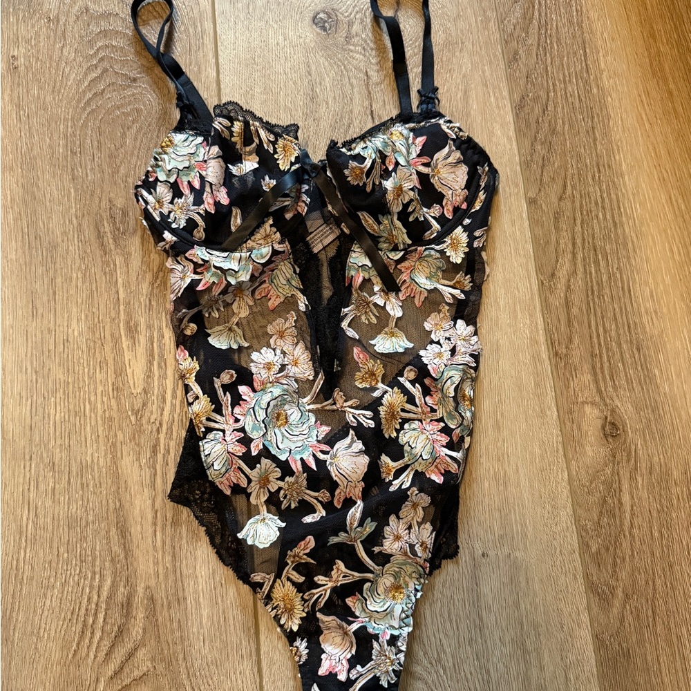 VIctoria’s Secret ‘Wicked’ Floral Embroidered Black Bodysuit XS